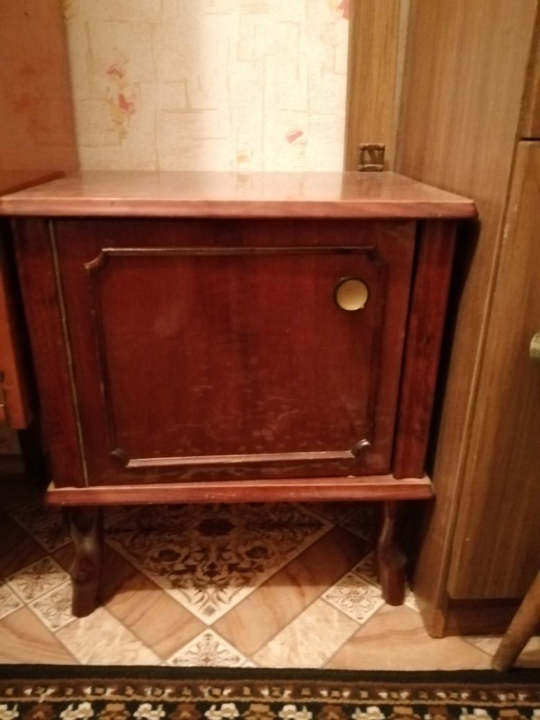 Продам шкаф для одежды, тумбы и кресла