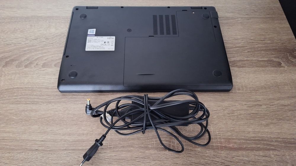 Fujitsu Lifebook A3150-I3 10th, 8Gb ram, 256Gb m.2