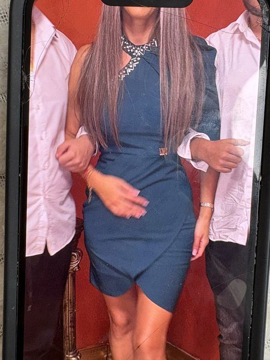 Vand rochii purtate cateva ore