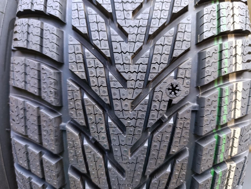 Anvelope de iarnă noi 215 65 17 Goodyear dot 2024