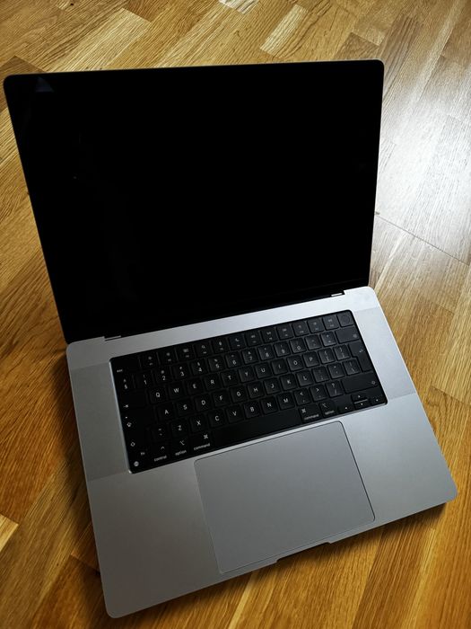 Macbook Pro M1 16 inch 32 GB RAM, 512 GB