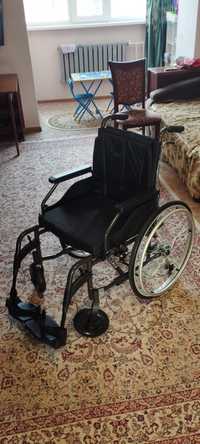 Продам инвалидную коляску + подарок
