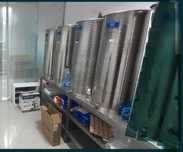 De vânzare masă inox masiv și butoaie 4 bucăți inox masiv