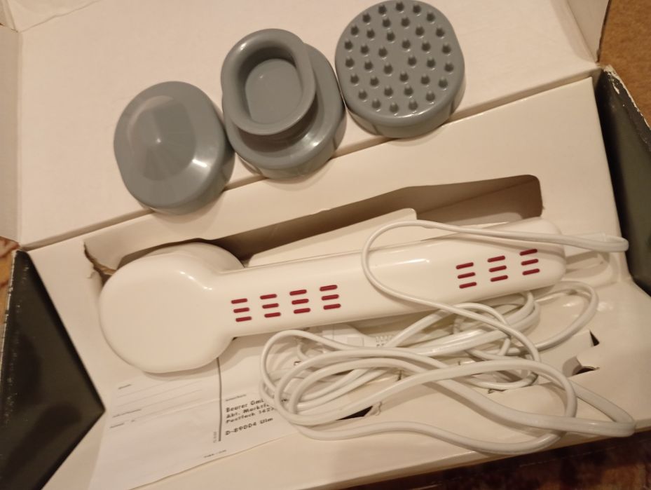 Vând un aparat de Masaj cu infla roșu că și nou model BEURER MG 20