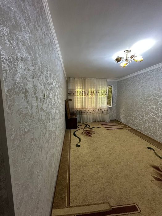 Чирчик шахар 
Октябр бозор ёнида
#1-хона 3-этаж 
Квартира ижарага б