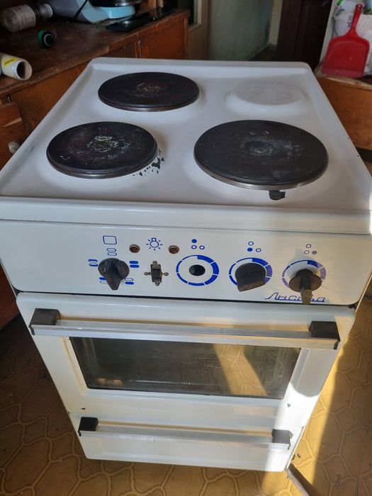 Электрическая плита Лысьва состояние среднее  самовывоз