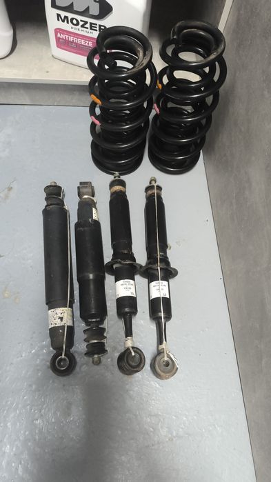 Амортизатор стойка пружина б/у Тохико Toxico запчасть