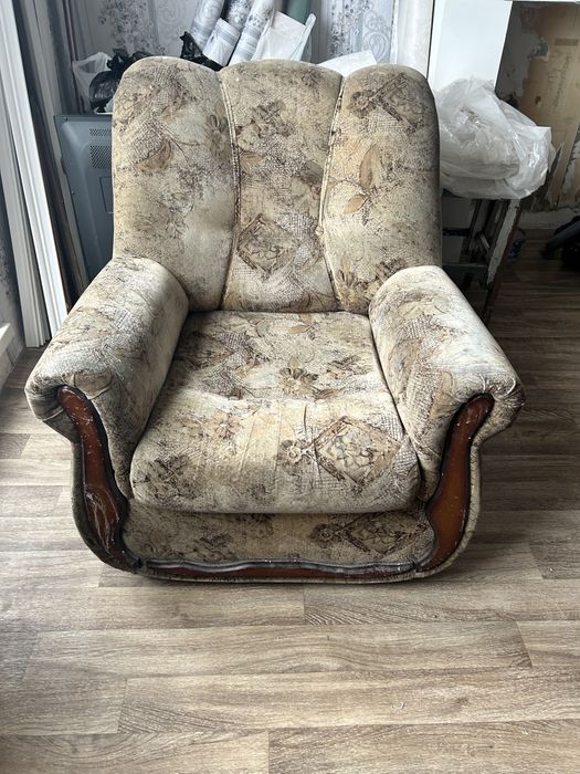 Отдам кресло самовывоз срочно , забирать с юго востока