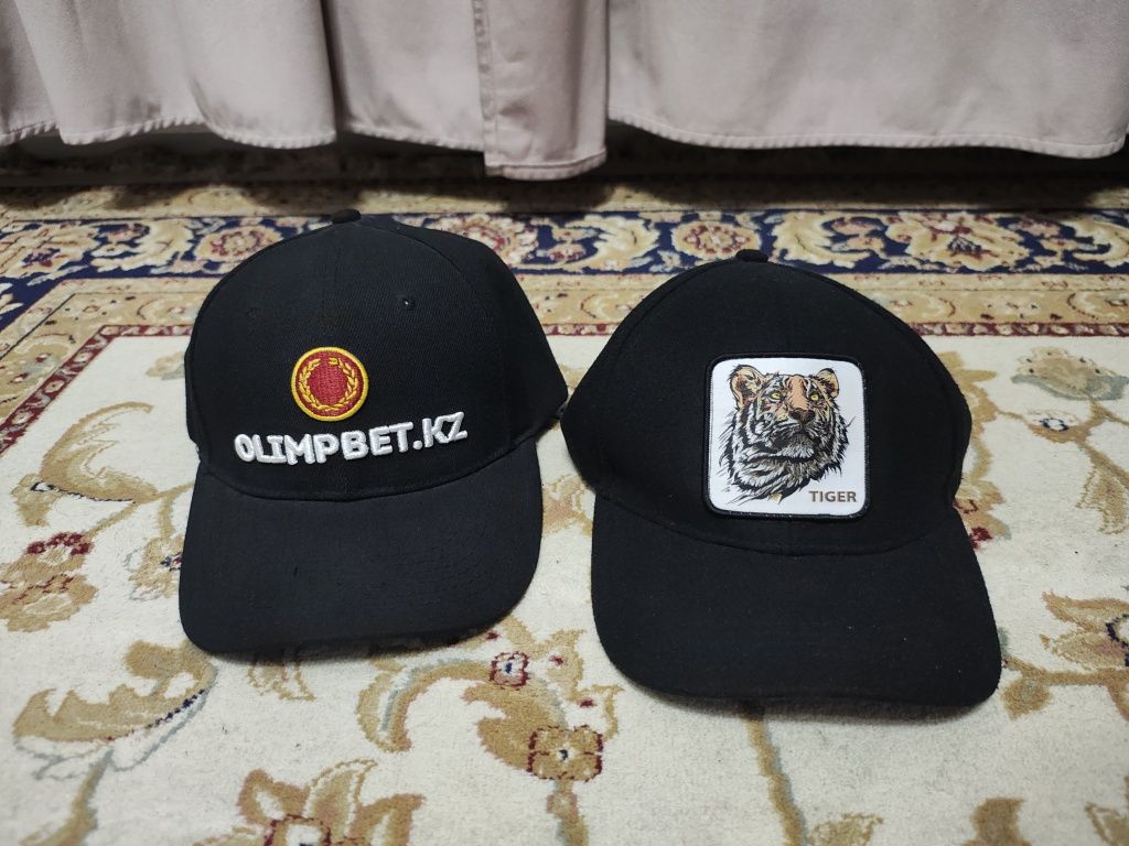 Кепки на лупичках
