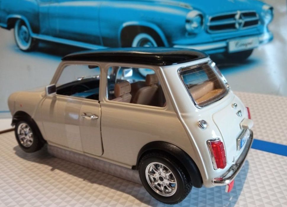 Mini Cooper 1969
Scara 1:18
Bburago

Pozele reflectă realitatea. Se vi