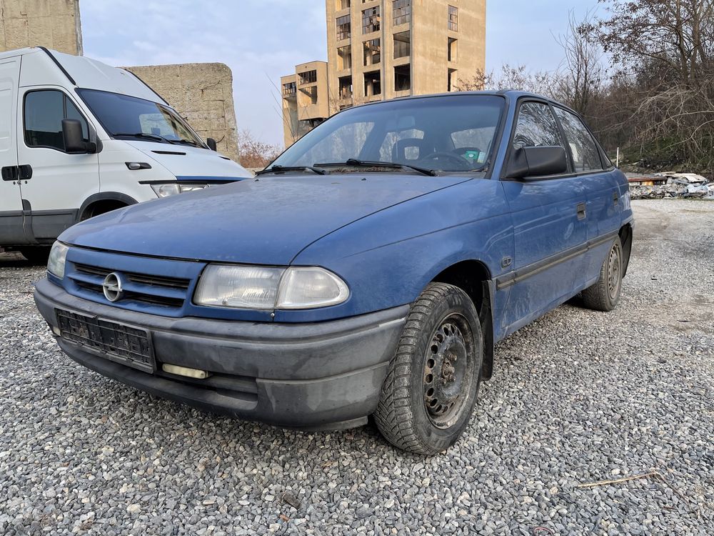 Opel Astra 1.8 90кс 1994 На Части