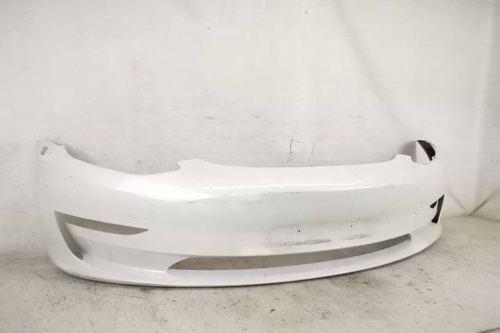 Тесла Модел Y / Tesla Model Y 1 Оригинална предна броня в добро състоя