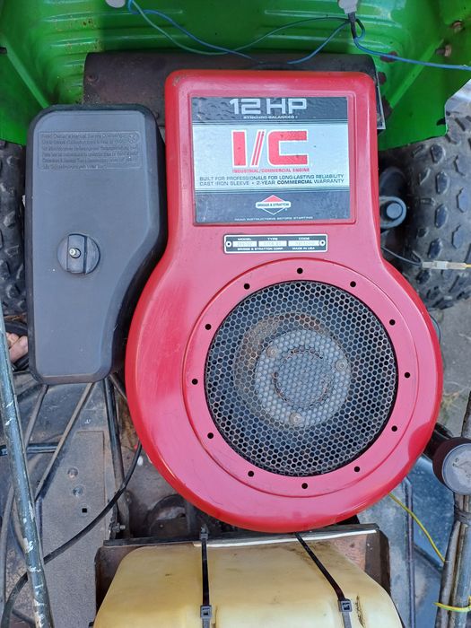 Tractoraș   gazon 12hp