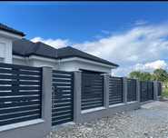 Construim garduri din șipcă metalică porți și alte modele de gard