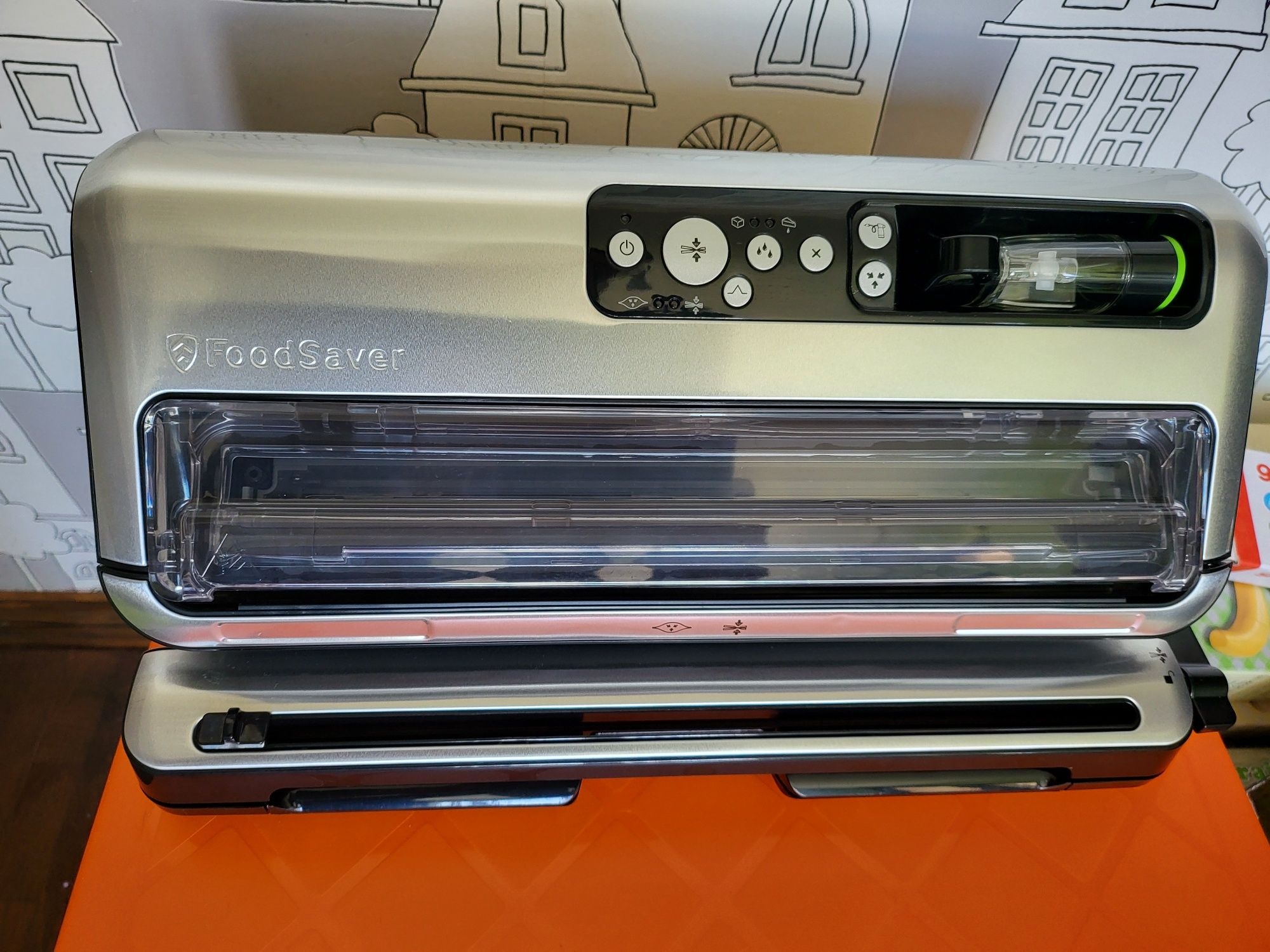 Уред за вакуумиране на храна FoodSaver FFS006X