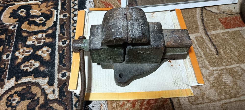 Тиски слесарные советские