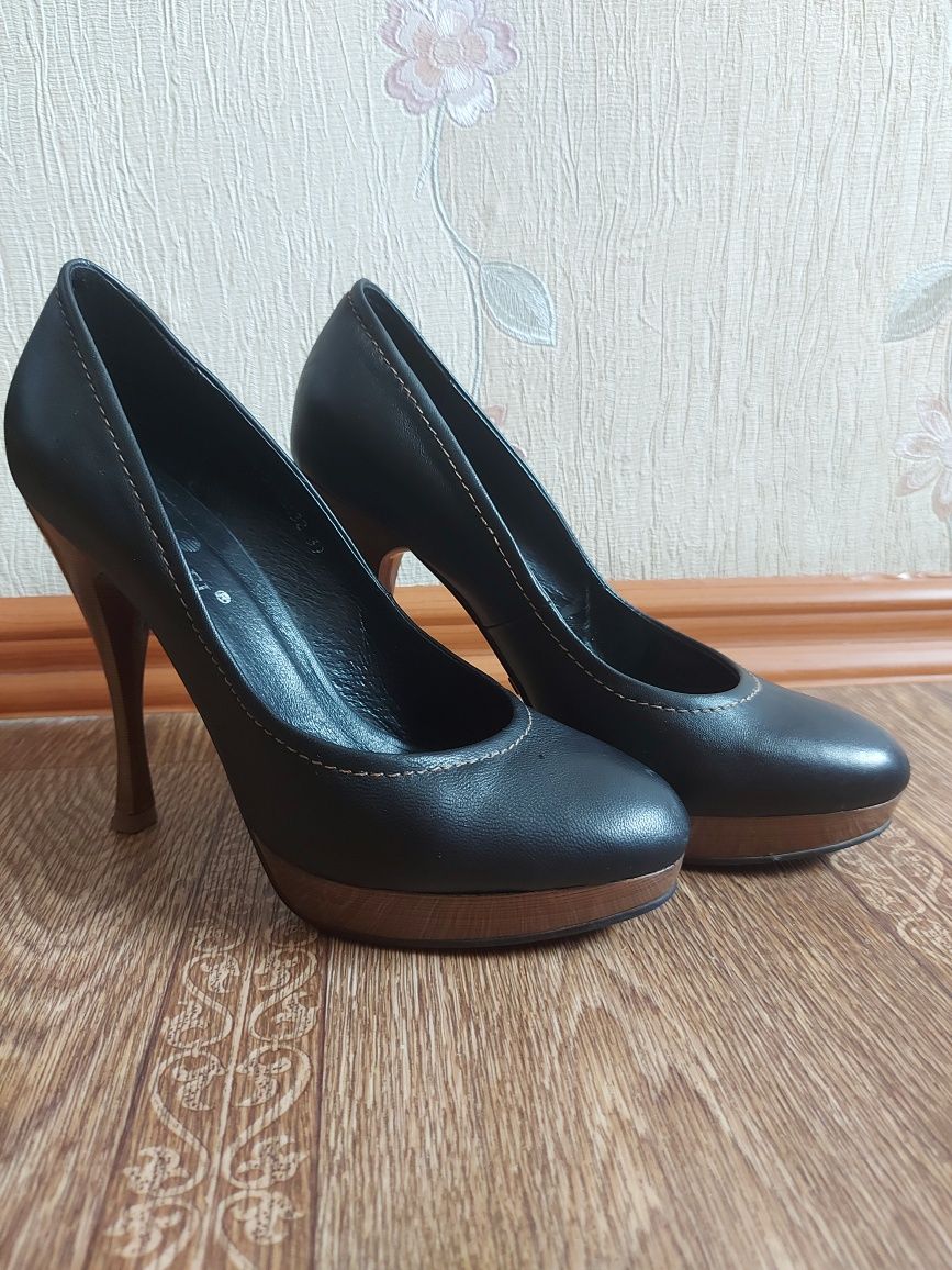 Туфли женские темно-коричневого цвета, 39 р-р