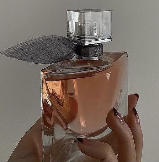 Продам женский парфюм