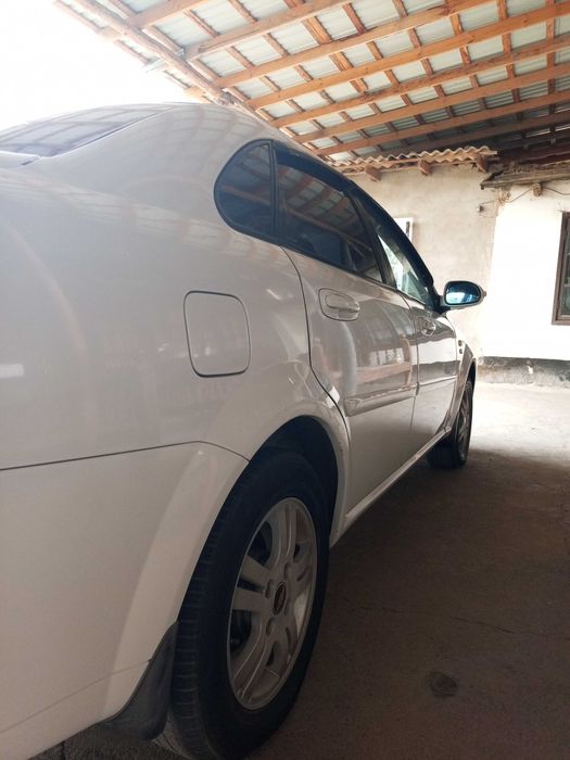 Lacetti 2009 sotiladi arenda