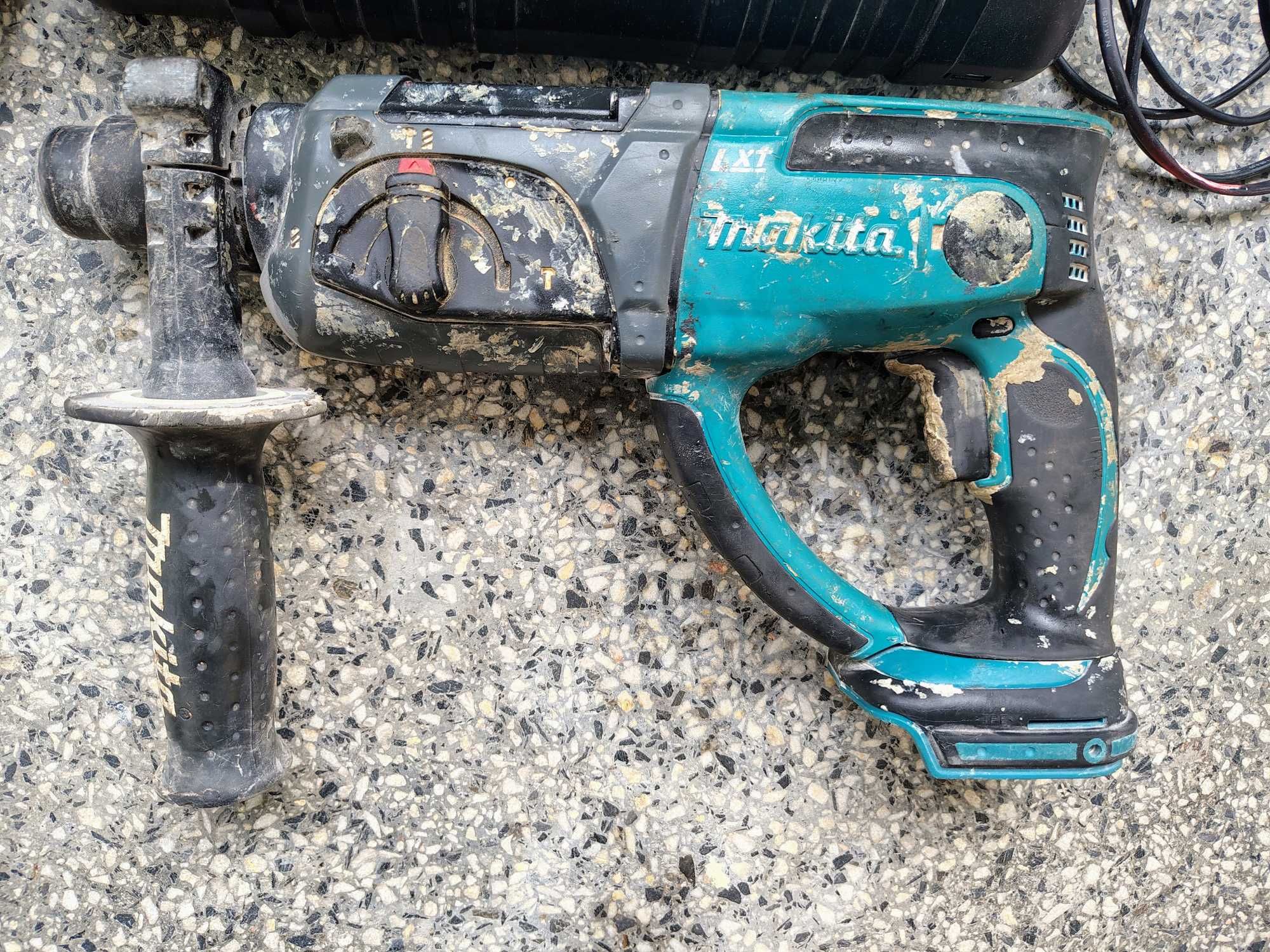 Перфоратор Makita DHR202