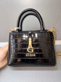 Оригинална черна дамска чанта с етикет GUESS g james mini