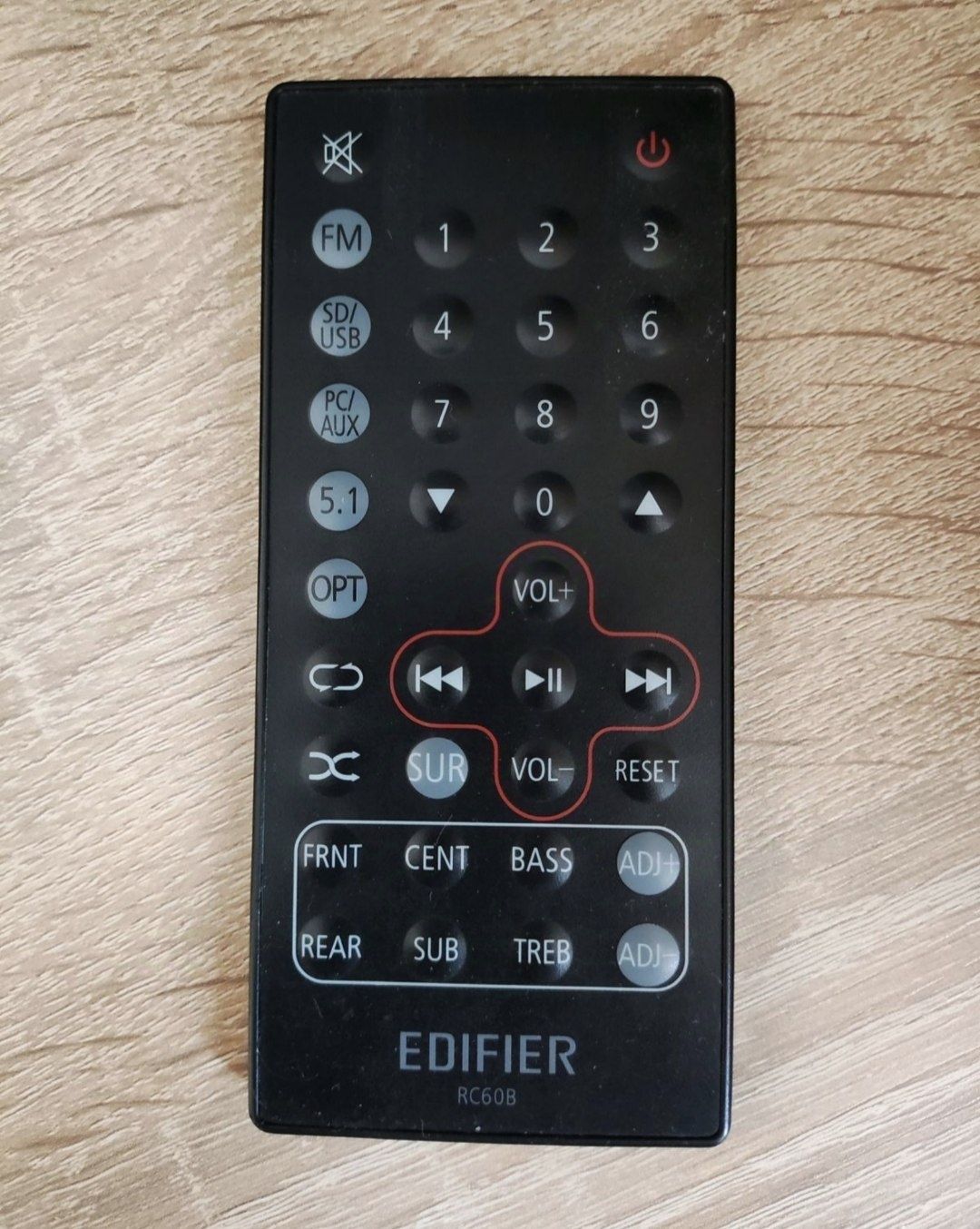 Продается Edifier C6XD  Универсальный кинотеатр с SD, USB и FM тюнером