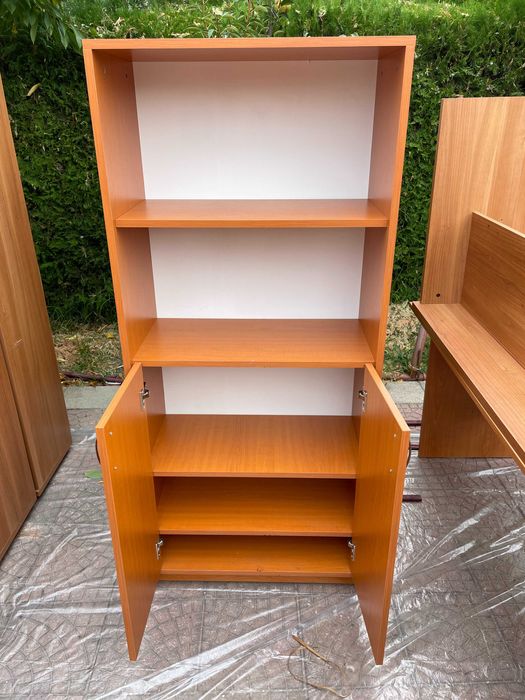 Офис оборудване - бюра, шкафове, етажерки