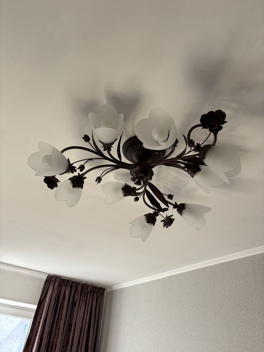 Люстры красивые б/у , в отличном состоянии