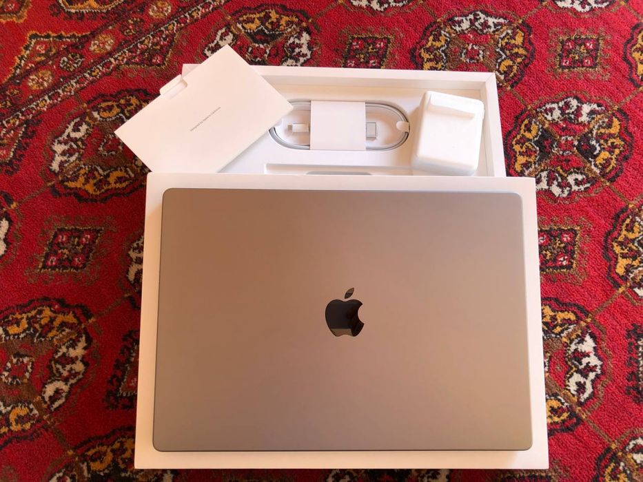 2021 Apple MacBook Pro 16-dyum M1 Pro Chip LL/A 16/512 Space Gray