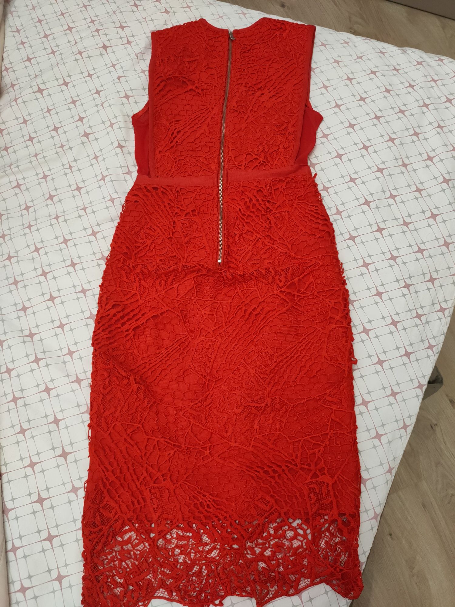 Красное платье, бандажное