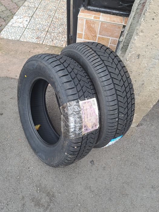 Vand două cauciucuri noi  de iarna 215. 65 .16