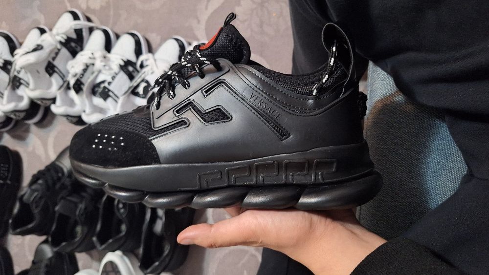 Versace Chain Reaction black