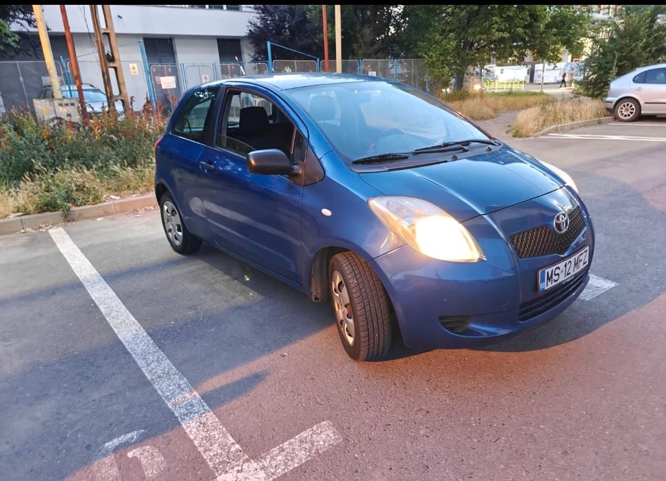 Vând Toyota Yaris 2008 1.0 benzină