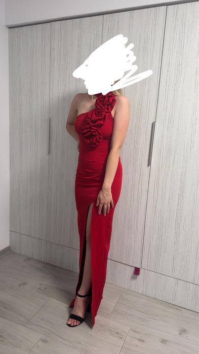 Vând rochie purtată o singura dată.