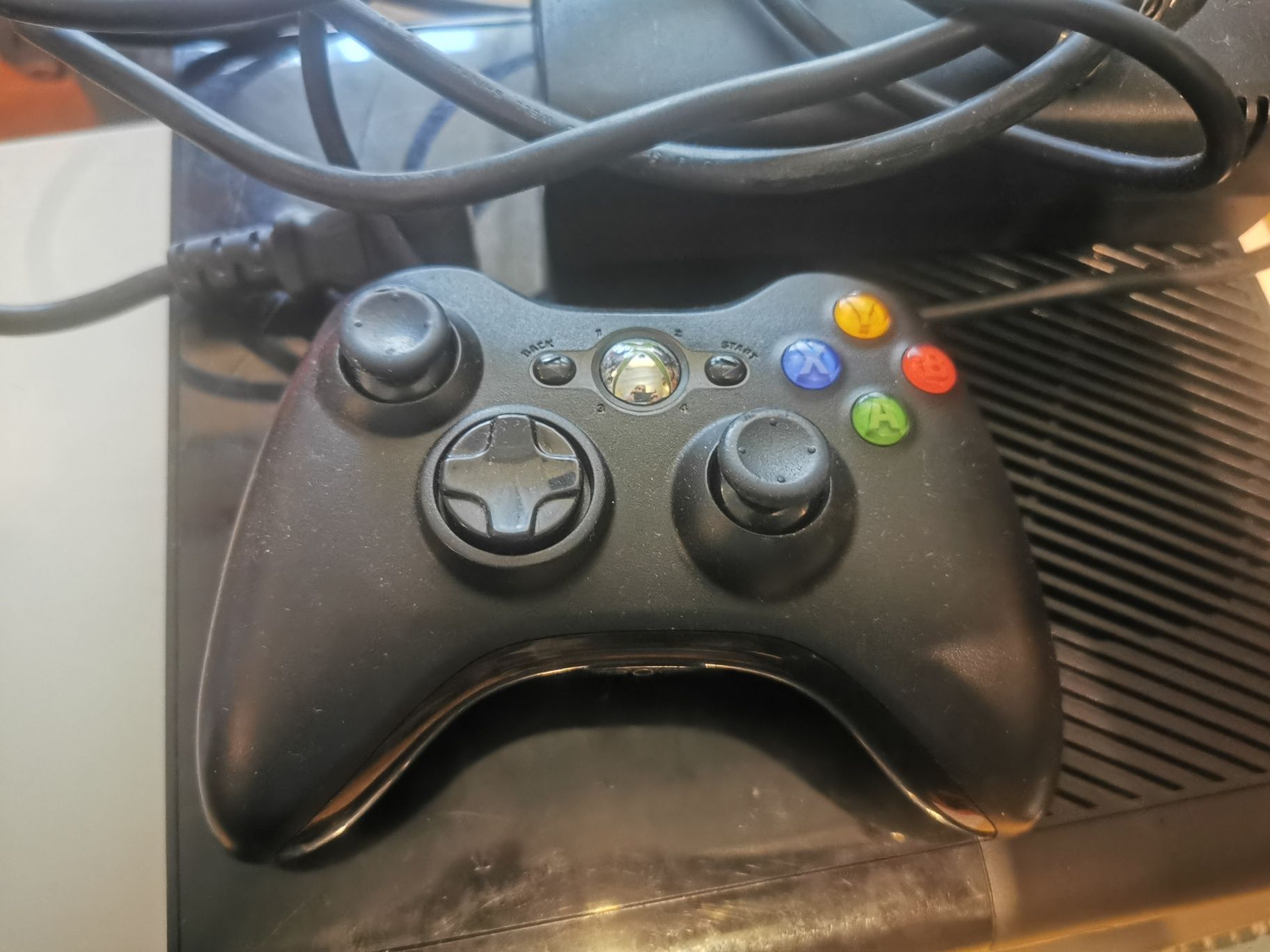 Xbox 360 Е в добро състояние