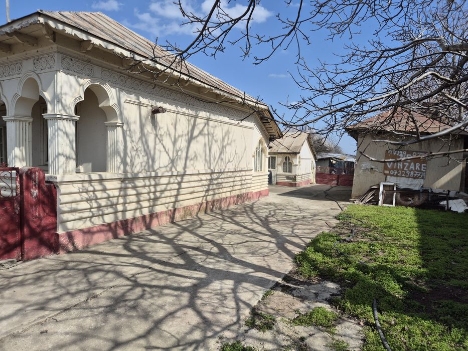Casă de vânzare.