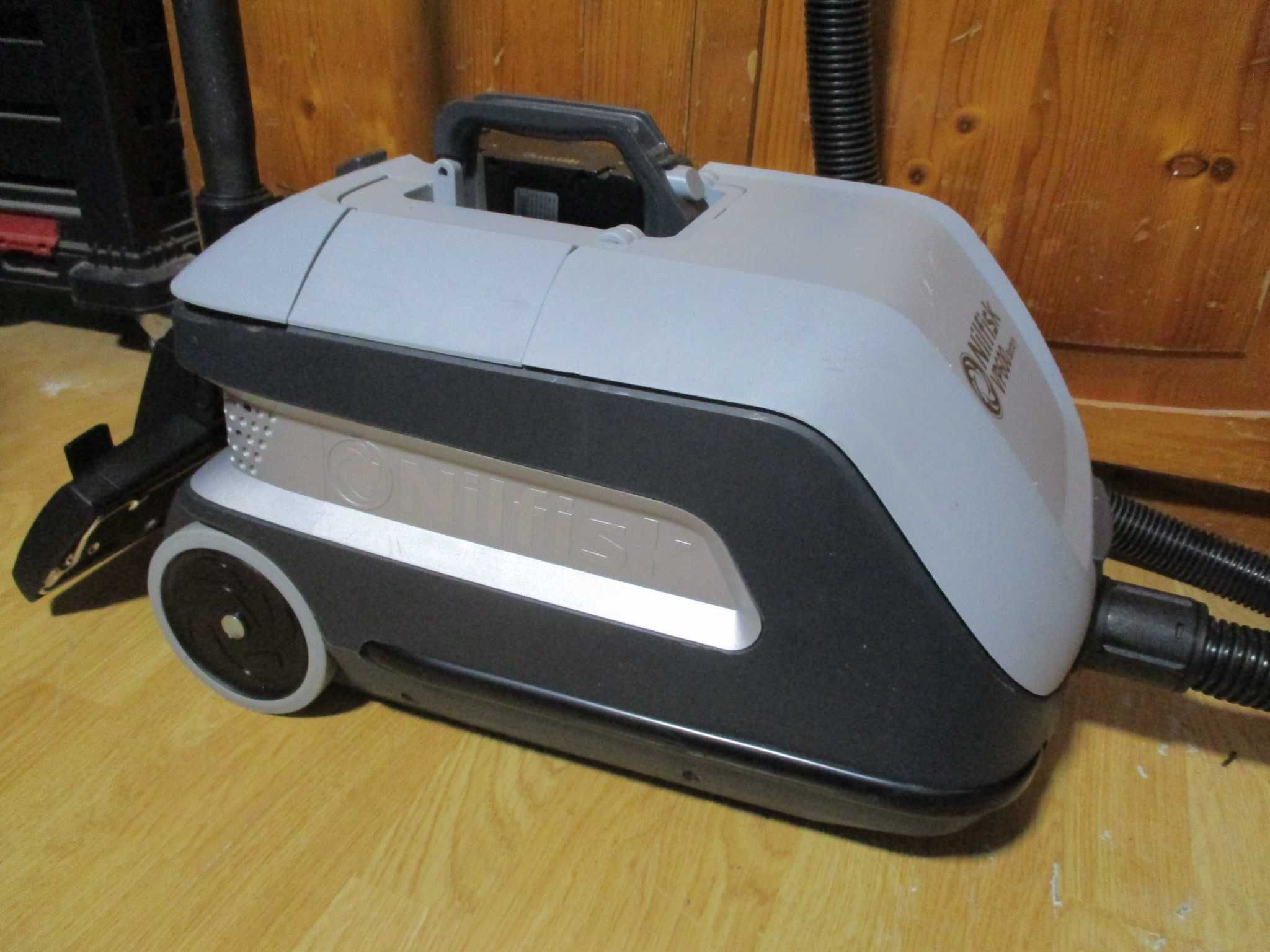 aspirator profesional nilfisk vp-600-battery