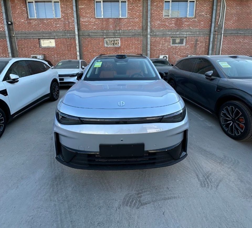 Leapmotor C16 gibrid 3 поз
