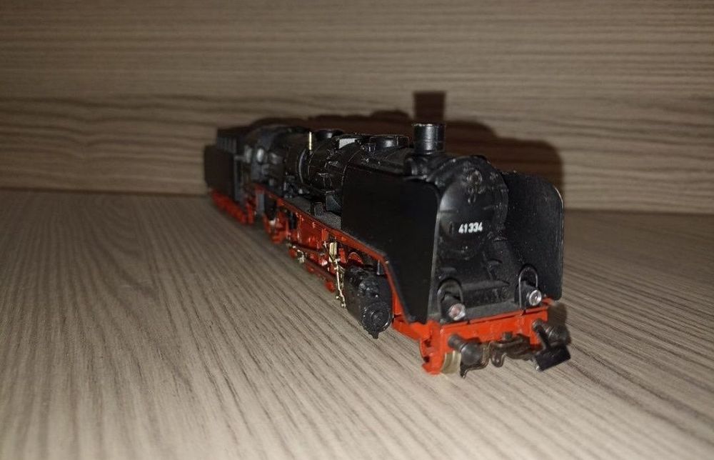 Locomotiva BR 41 , producător Marklin 
Roți metalice izolate, se poate