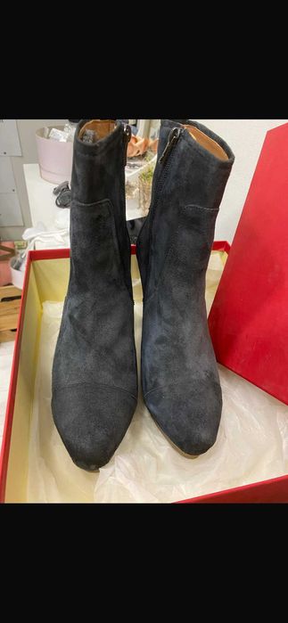 Продавам дамски боти естествена кожа нови