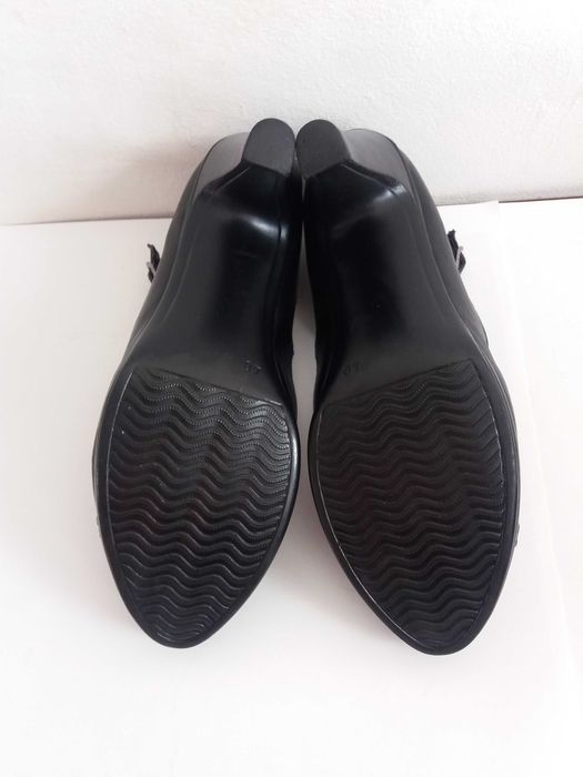 Елегантни обувки от естествена кожа с каишки