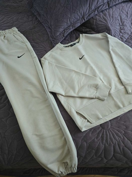 Дамски спортен комплект