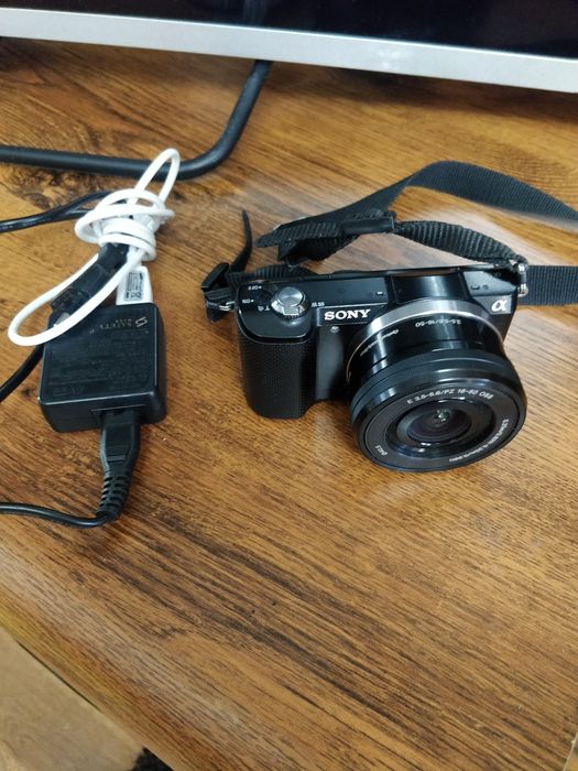 Фотоаппарат Сони 5000 продам срочно,использовалась в личных целях...