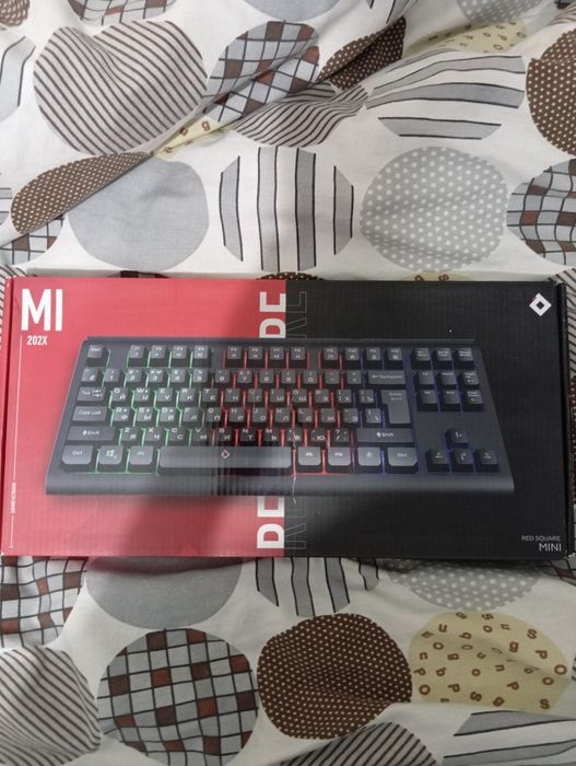 Продам игровую клавиатуру, почти новая играл пару раз могу обменять.