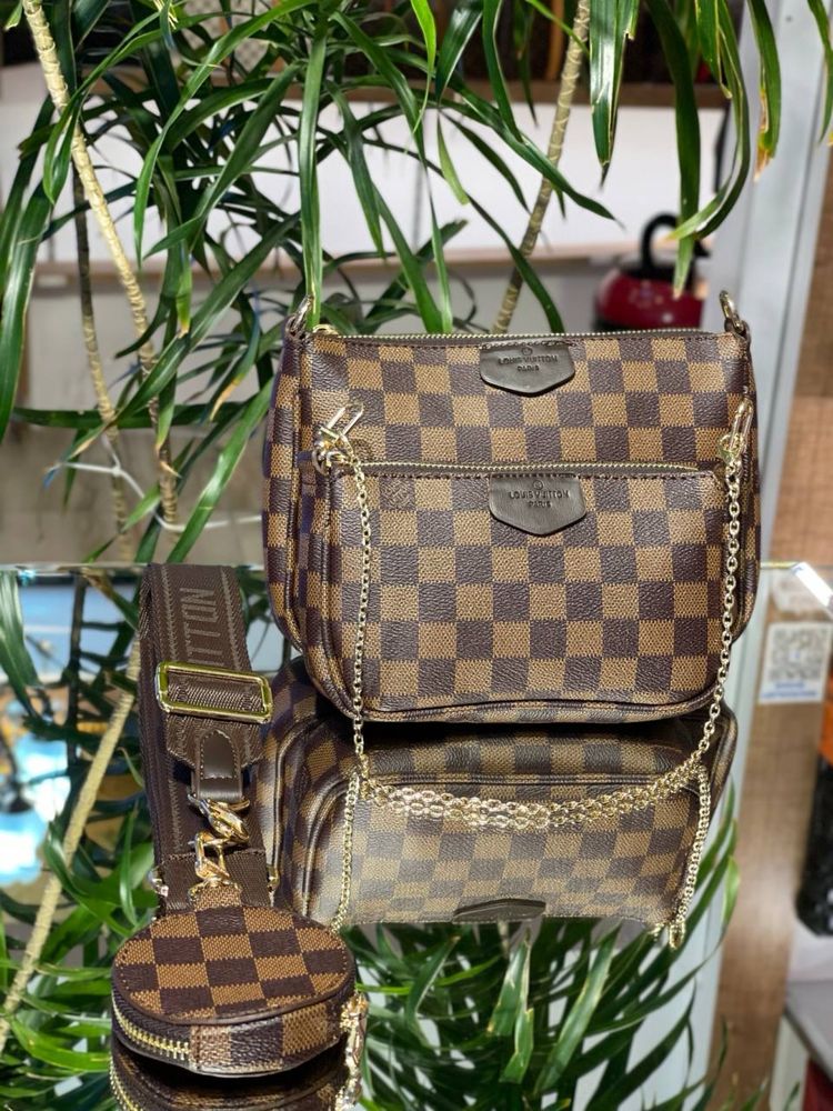 Geanta Louis Vuitton Noua !!! Dimensiuni 22/16 !!!