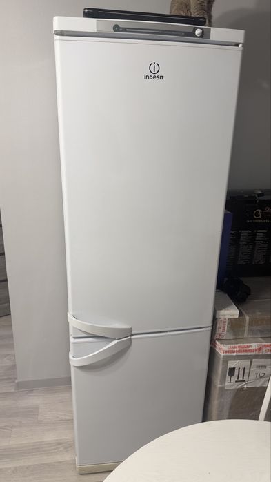 Indesit холодильник