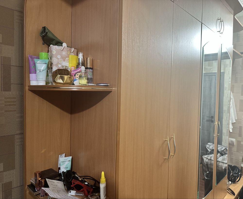 Продам прихожую срочно