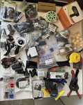 Lot mare articole diverse – scule, piese auto, cabluri, gadgeturi