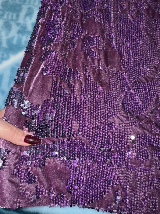 Продаю платье с пайетками