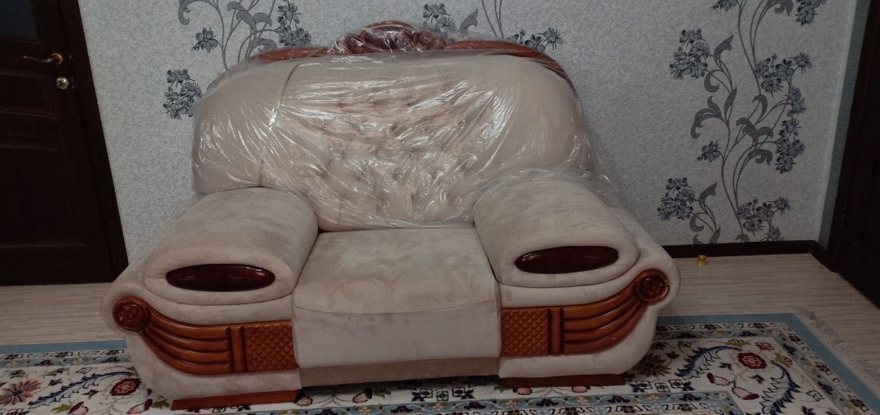 Продаю диван в комплект